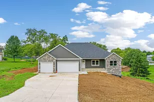 301 River Oaks Dr, Heath, OH 43056 - Photo 1