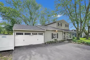 190 Inah Ave, Columbus, OH 43228 - Photo 1