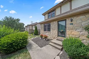 6171 Stornoway Dr N, Columbus, OH 43213 - Photo 1