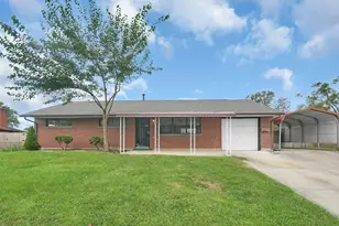 909 Stephen Dr W, Columbus, OH 43204 - Photo 1
