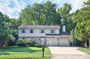 832 Humboldt Dr E, Columbus, OH 43230 - Photo 1