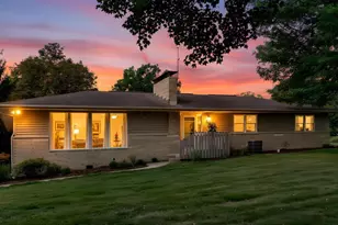 855 E Village Dr, Newark, OH 43055 - Photo 1