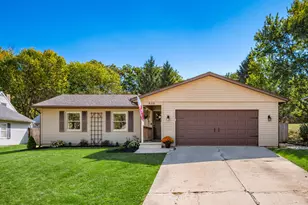 930 Hickory Dr, Marysville, OH 43040 - Photo 1