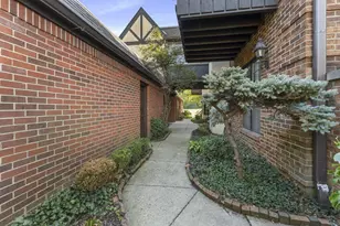 1315 La Rochelle Dr, Columbus, OH 43221 - Photo 1