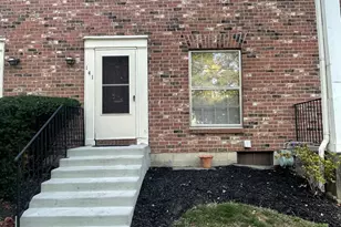 141 Beacon Run W, Columbus, OH 43228 - Photo 1