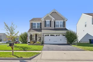 6317 Oak Trail Dr, Galloway, OH 43119 - Photo 1