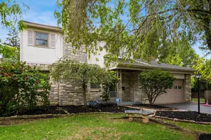 2569 Chester Rd, Upper Arlington, OH 43221 - Photo 1