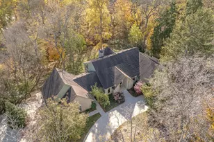 3055 Carriage Ln, Columbus, OH 43221 - Photo 1