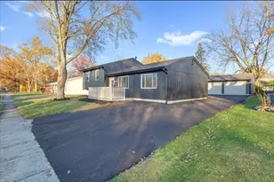 988 Plantation Dr, Marion, OH 43302 - Photo 1