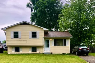 1882 Dunning Rd, Columbus, OH 43219 - Photo 1