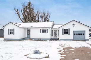 211 W 4th St, Frazeysburg, OH 43822 - Photo 1