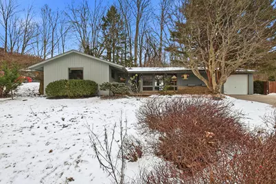 192 Sunset Drive SW, Granville, OH 43023 - Photo 1