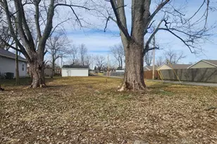 220 W Ohio Ave W, Washington Court House, OH 43160 - Photo 1