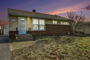 4216 Maplegrove Dr, Grove City, OH 43123 - Photo 1