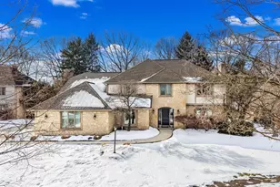 890 Pipestone Dr, Columbus, OH 43235 - Photo 1