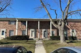 129 Beacon Run W, Columbus, OH 43228 - Photo 1