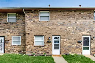 2341 Woodbrook Cir N, Columbus, OH 43223 - Photo 1