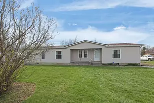 68 5th Ave SW, Etna, OH 43062 - Photo 1