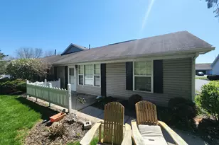 1381 Hillview Cir W, Newark, OH 43055 - Photo 1