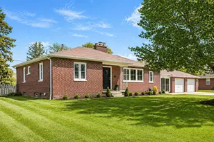 2112 Cresthill Dr, Upper Arlington, OH 43221 - Photo 1