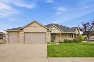1780 Tuscarora Dr, Grove City, OH 43123 - Photo 1