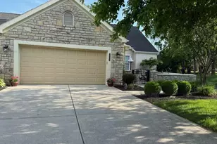 2637 Vi-Lilly Cir W, Grove City, OH 43123 - Photo 1
