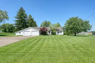 3955 Frazeysburg Rd, Zanesville, OH 43701 - Photo 1