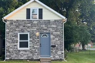 207 E Mill St, Circleville, OH 43113 - Photo 1