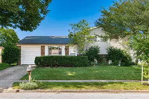 2076 Queensbridge Dr, Columbus, OH 43235 - Photo 1