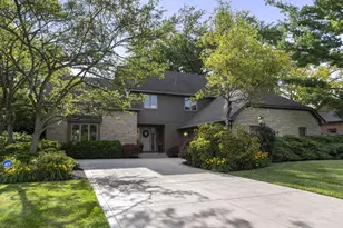4671 Coach Rd, Upper Arlington, OH 43220 - Photo 1