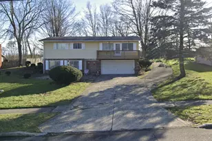 1674 Honeysuckle Dr, Mansfield, OH 44905 - Photo 1
