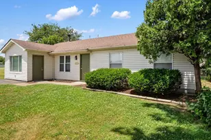 2156 Bridlewood Blvd, Obetz, OH 43207 - Photo 1