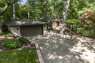 815 Lookout Point Dr, Columbus, OH 43235 - Photo 1