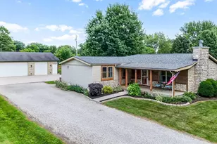 61 7th Ave SW, Etna, OH 43062 - Photo 1