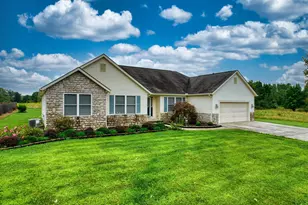 71 Bluegrass Dr, Pataskala, OH 43062 - Photo 1