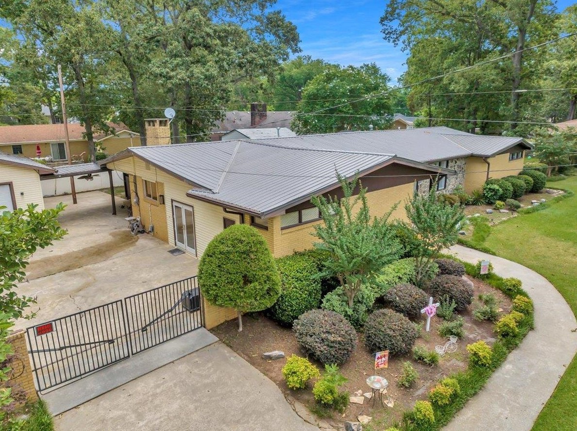 206 Oak Ridge Dr, Warner Robins, GA 31093