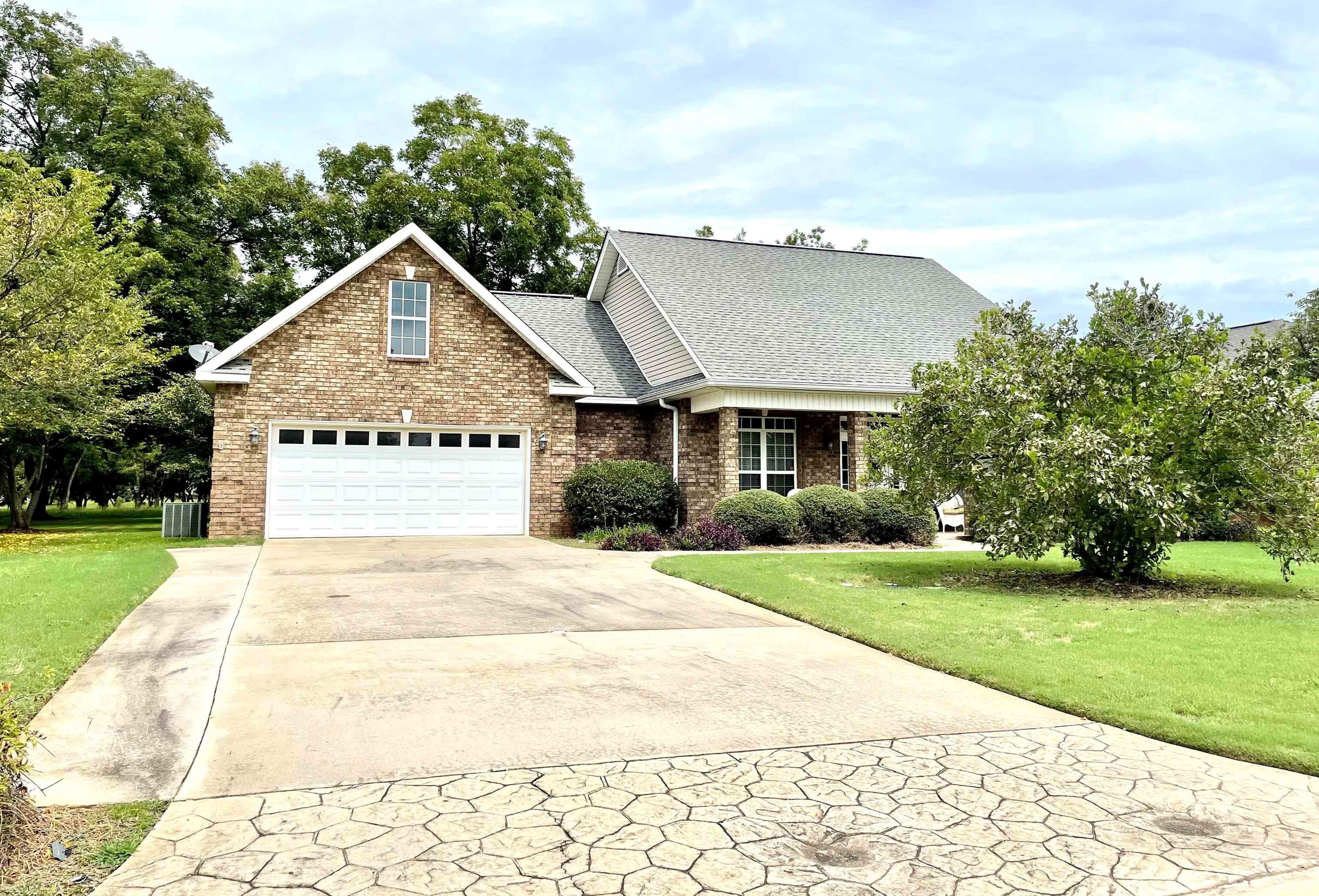 102 Brookewater Ln, Perry, GA 31069-4964