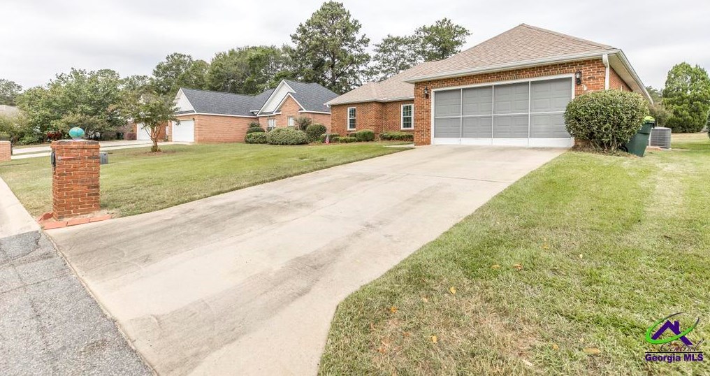 325 Links View Dr, Bonaire, GA 31005