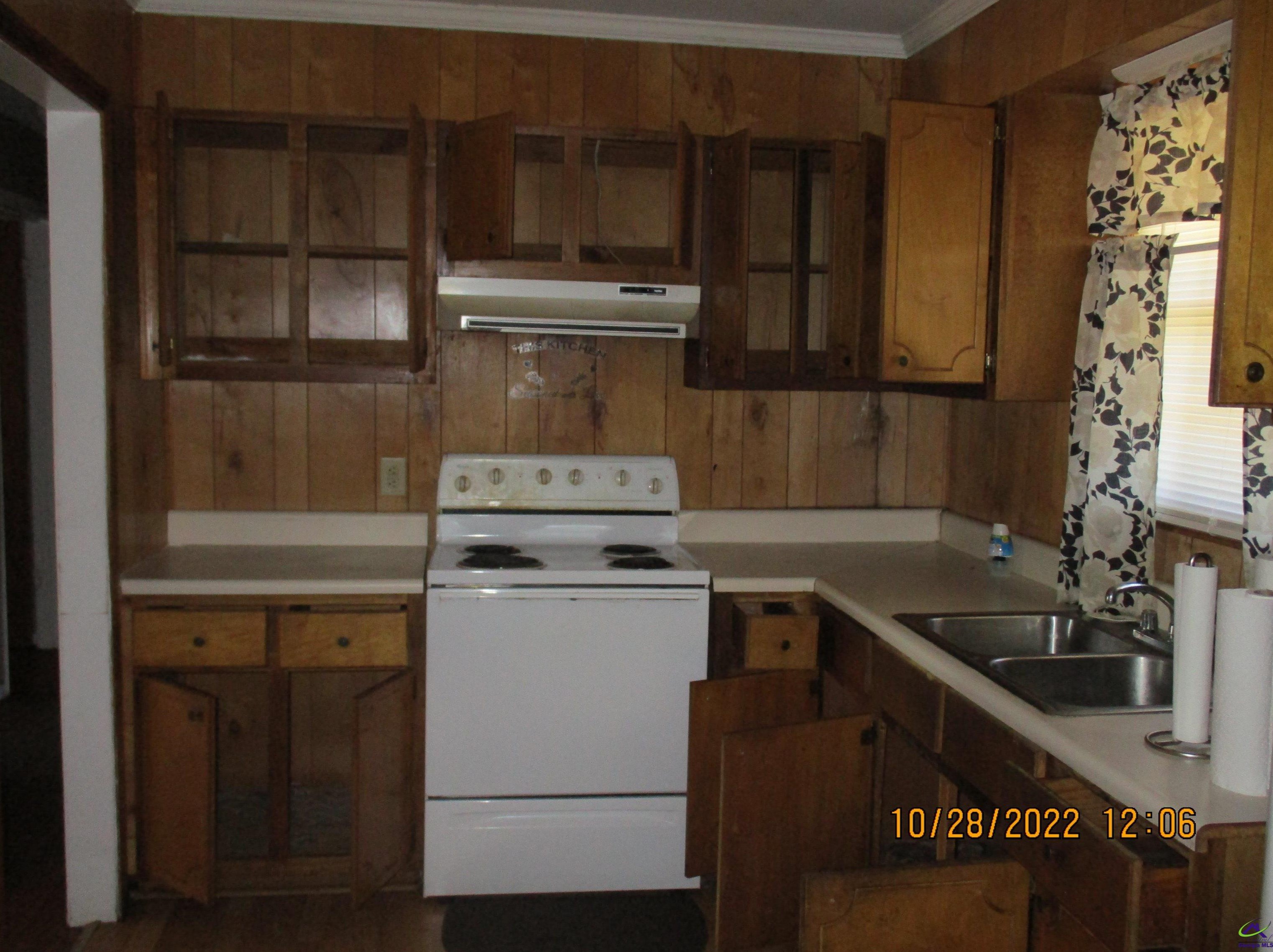 1104 Gaines Dr, Perry, GA 31069-3129