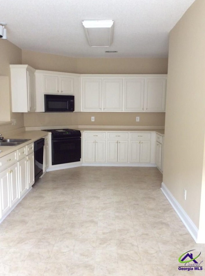 218 Carrington Ln, Lithonia, GA 31028