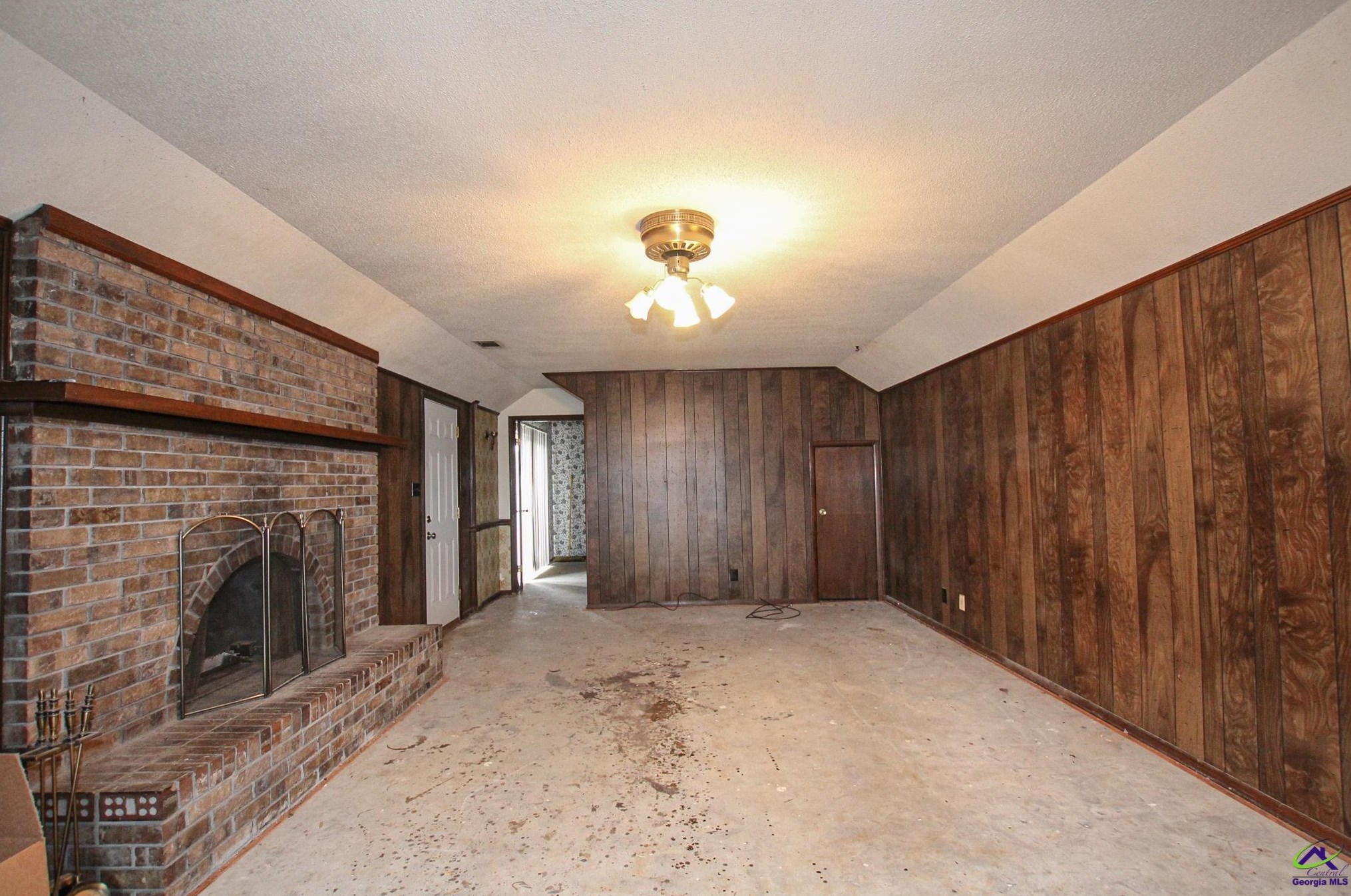 6745 Vonreg Dr, Macon, GA 31216-6542