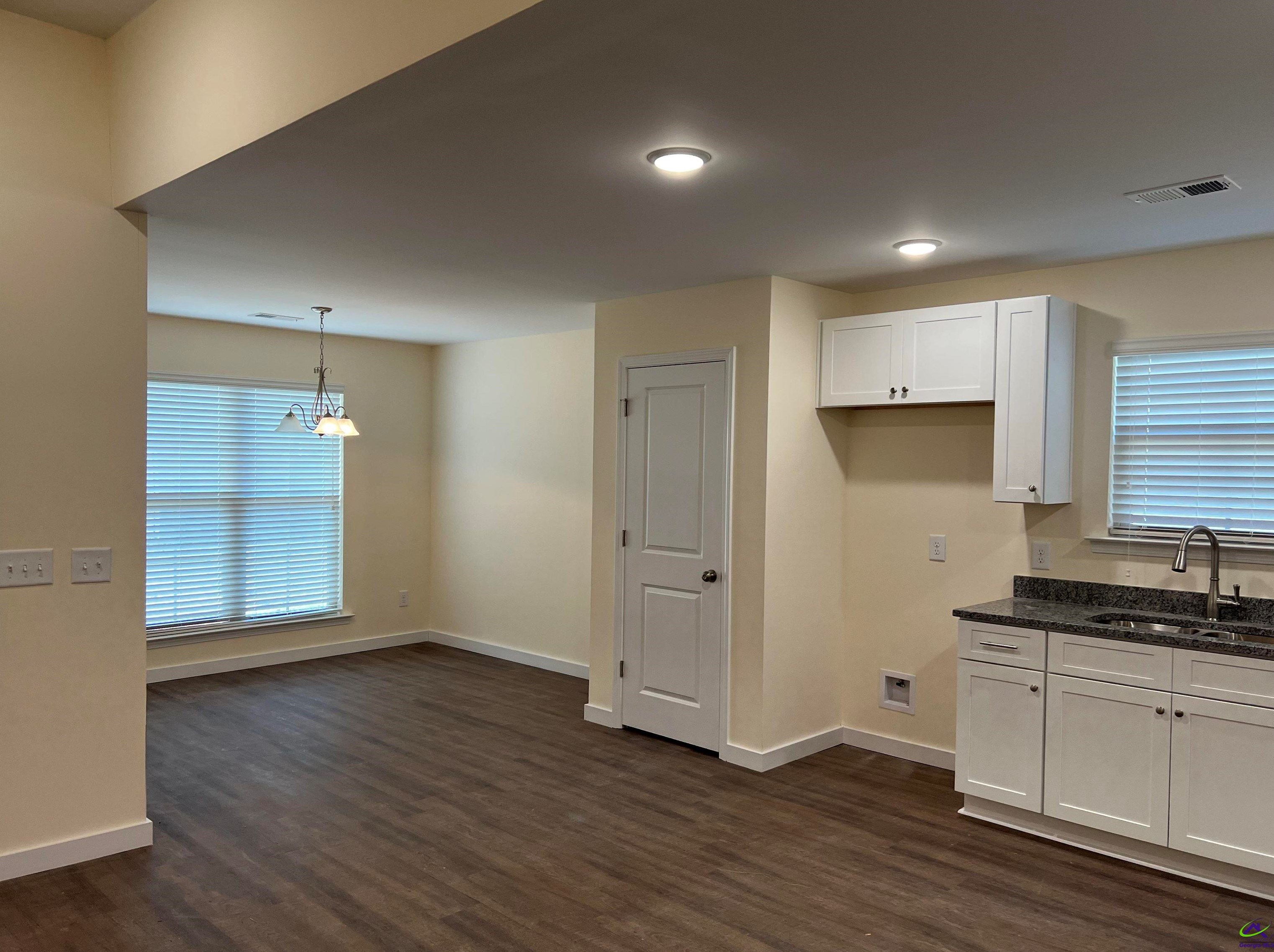 121 Hughes Dr, Warner Robins GA  31093-7353 exterior