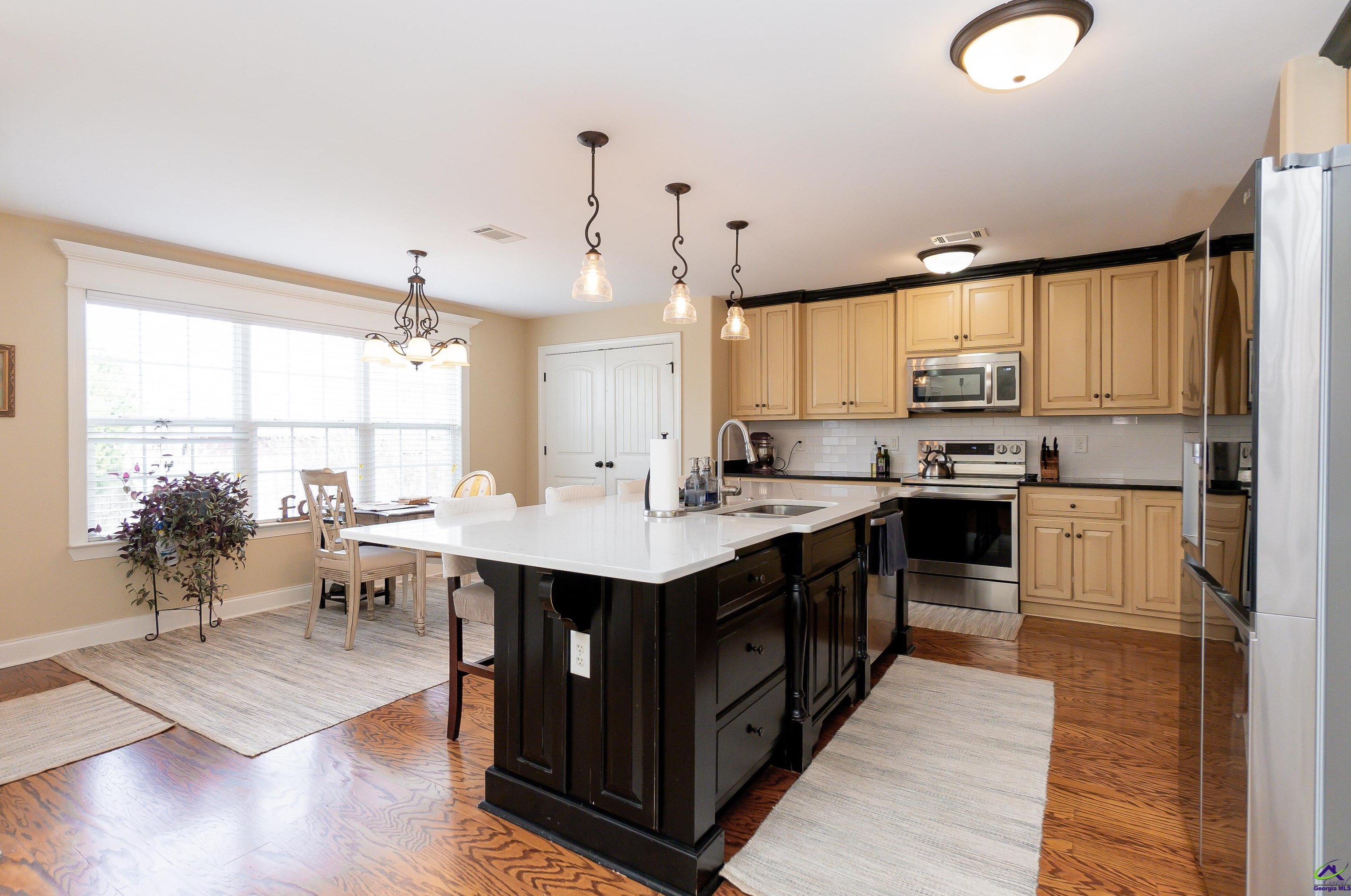 115 Cheshire Dr, Warner Robins GA  31088-1124 exterior