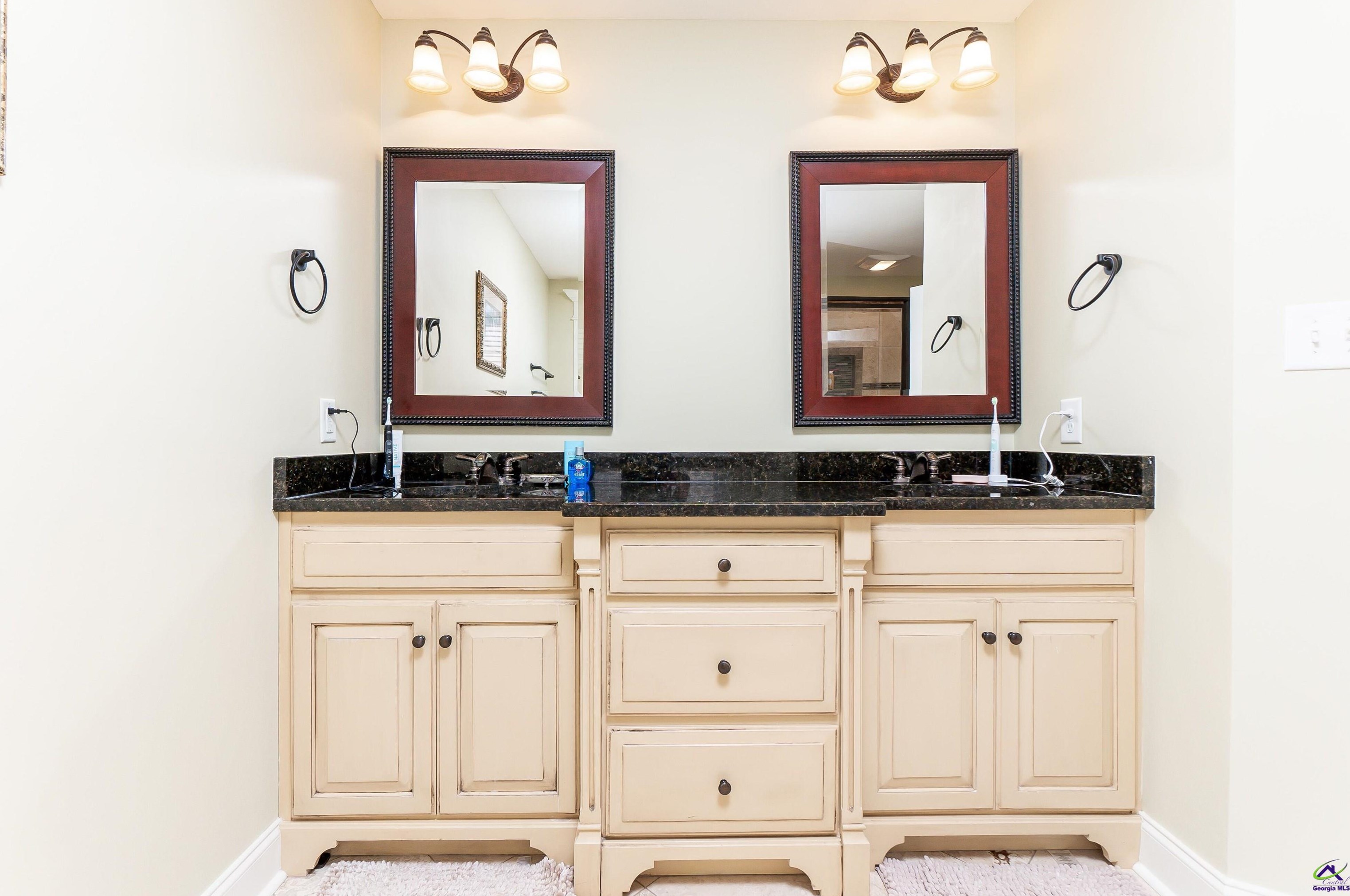 115 Cheshire Dr, Warner Robins GA  31088-1124 exterior