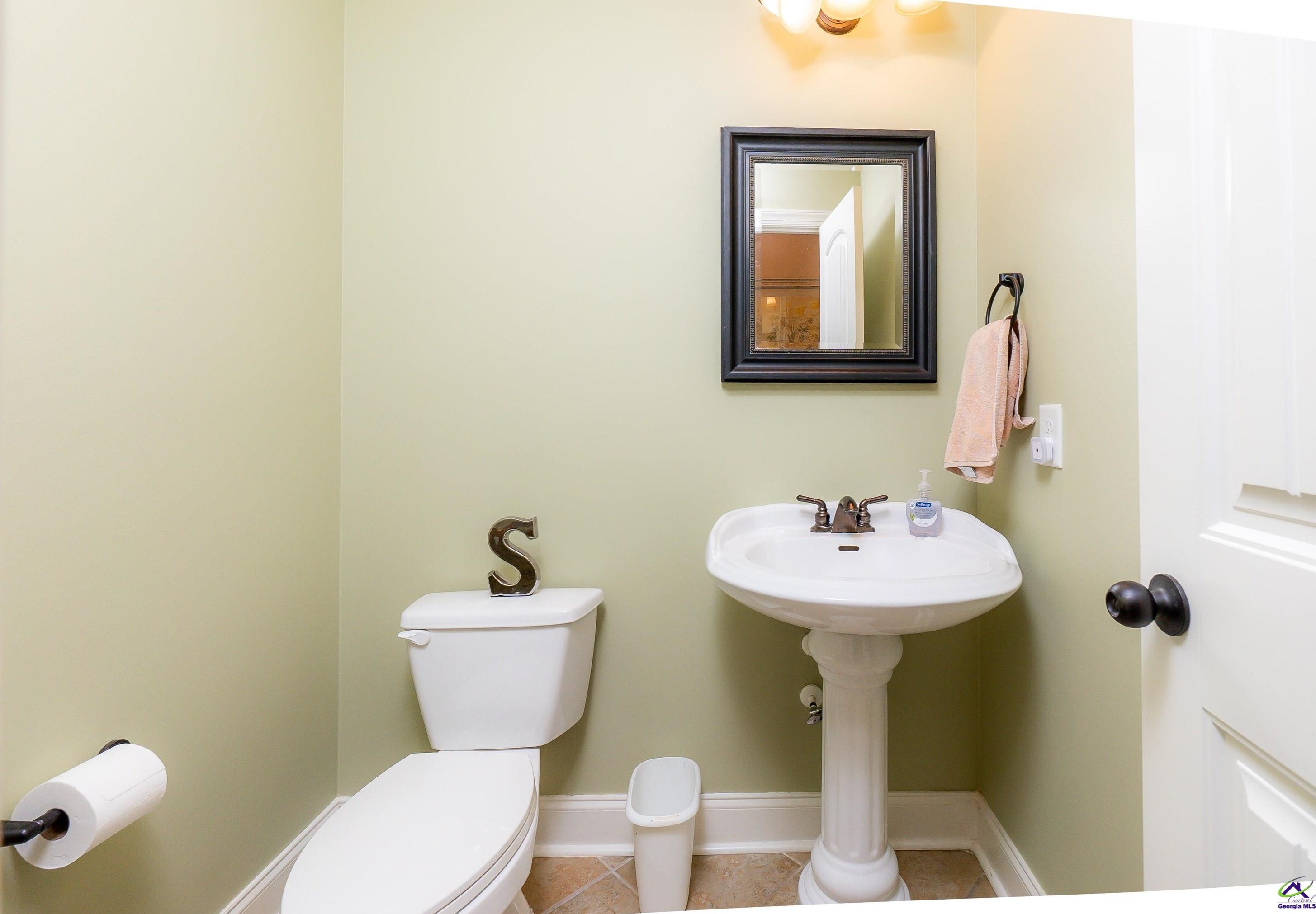 115 Cheshire Dr, Warner Robins GA  31088-1124 exterior