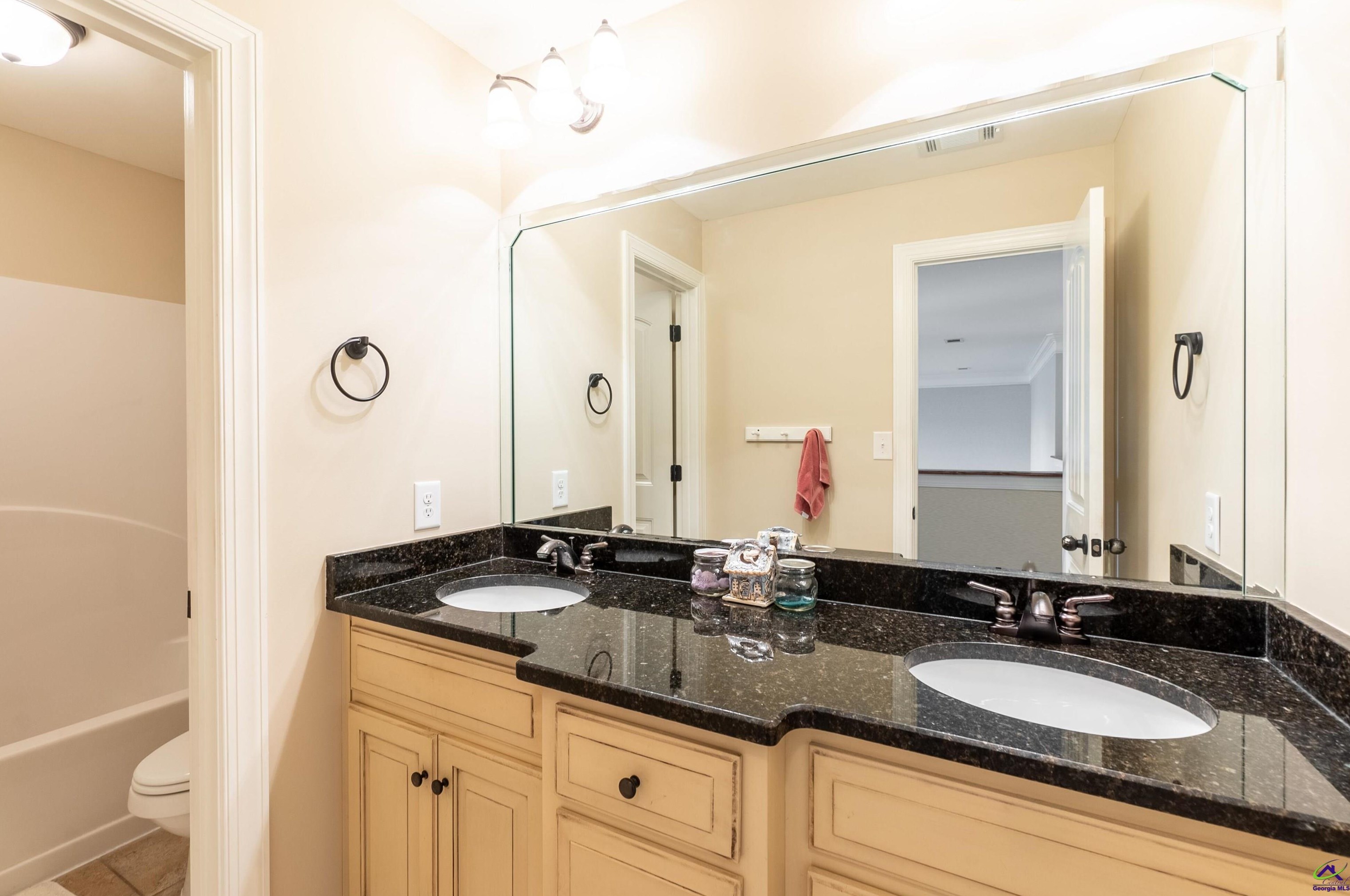 115 Cheshire Dr, Warner Robins GA  31088-1124 exterior