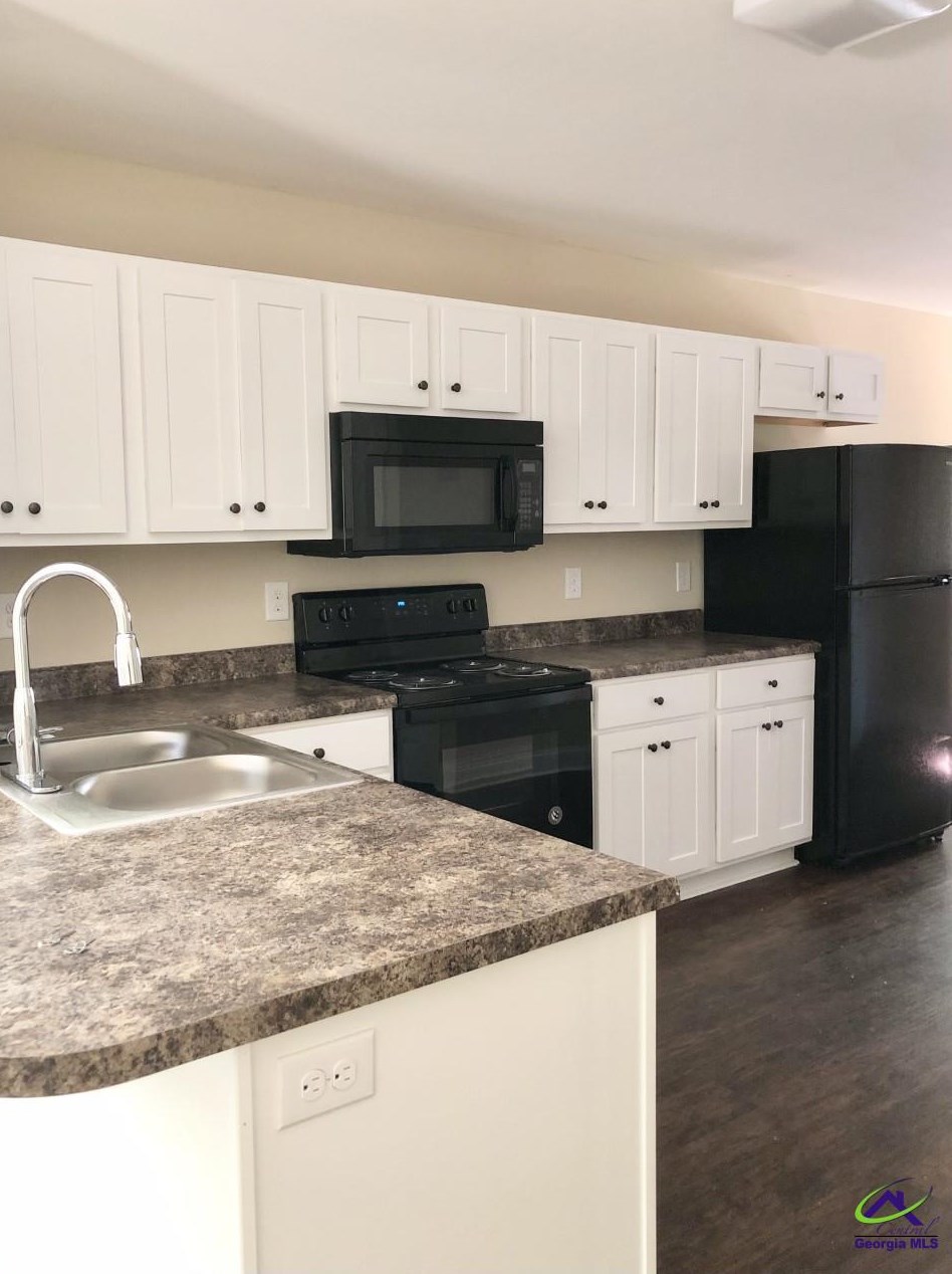 718 Charlse Dr, Perry, GA 31069-2592