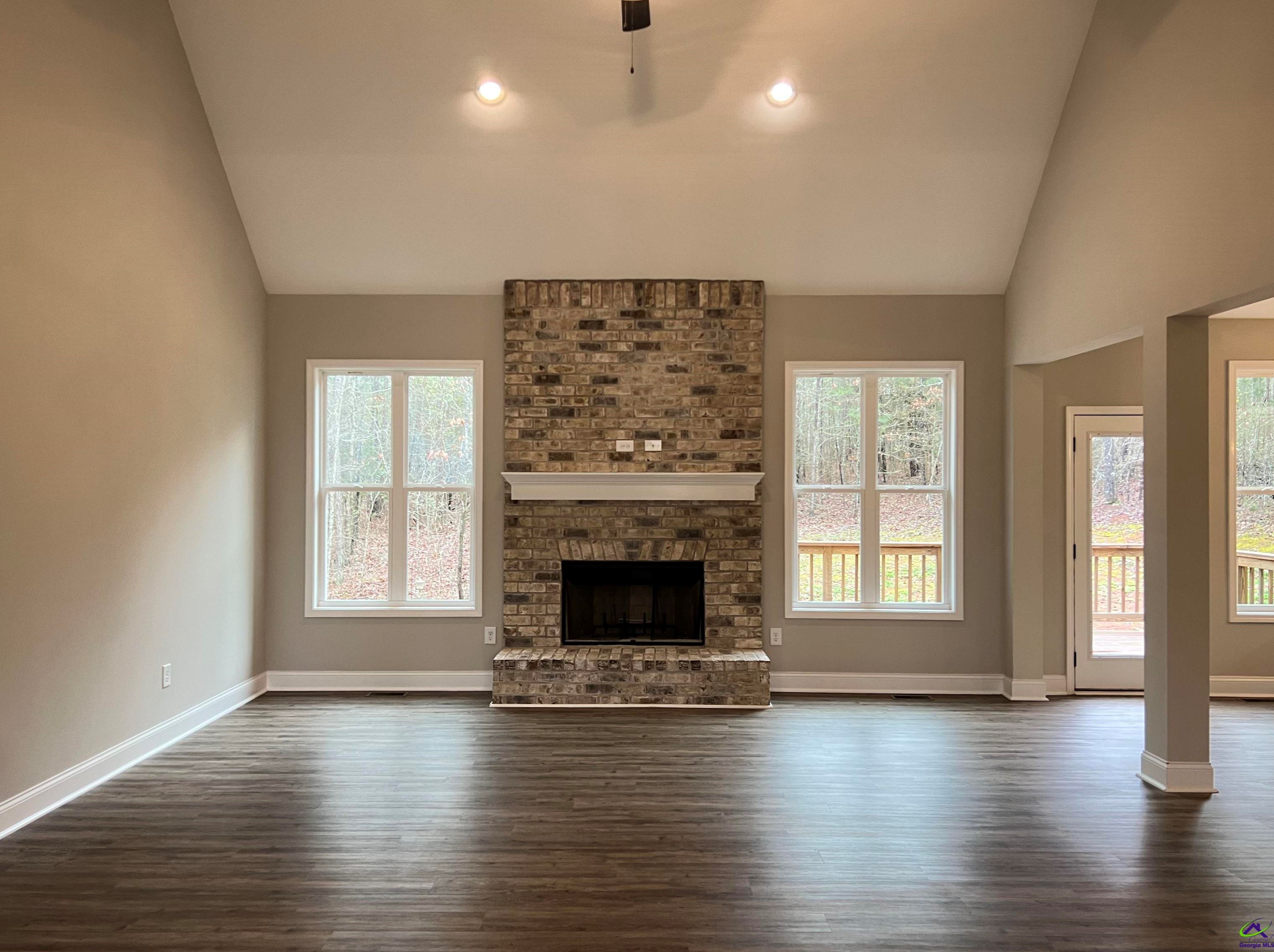 305 Old Oak Dr, Forsyth, GA 31029