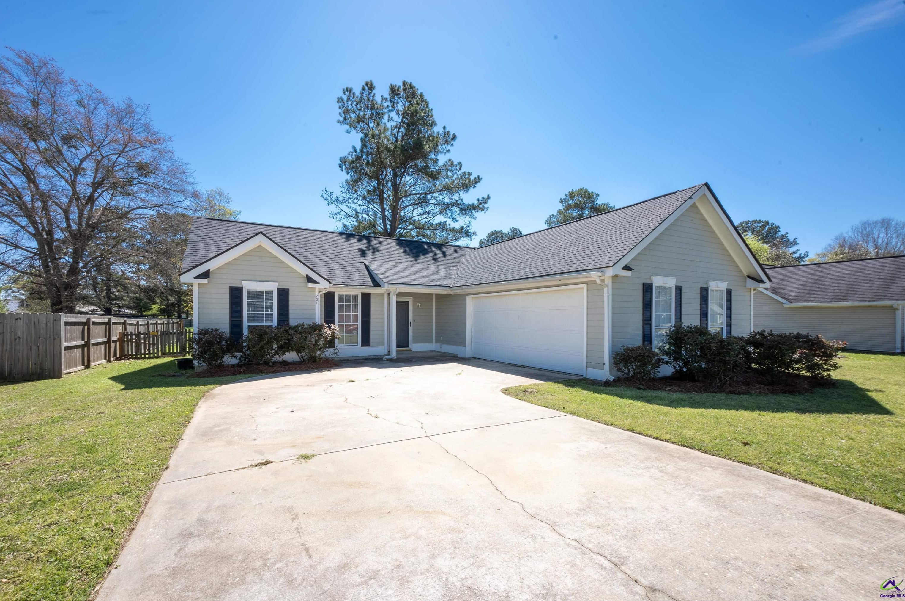 701 Shannon Ridge Dr, Bonaire, GA 31005
