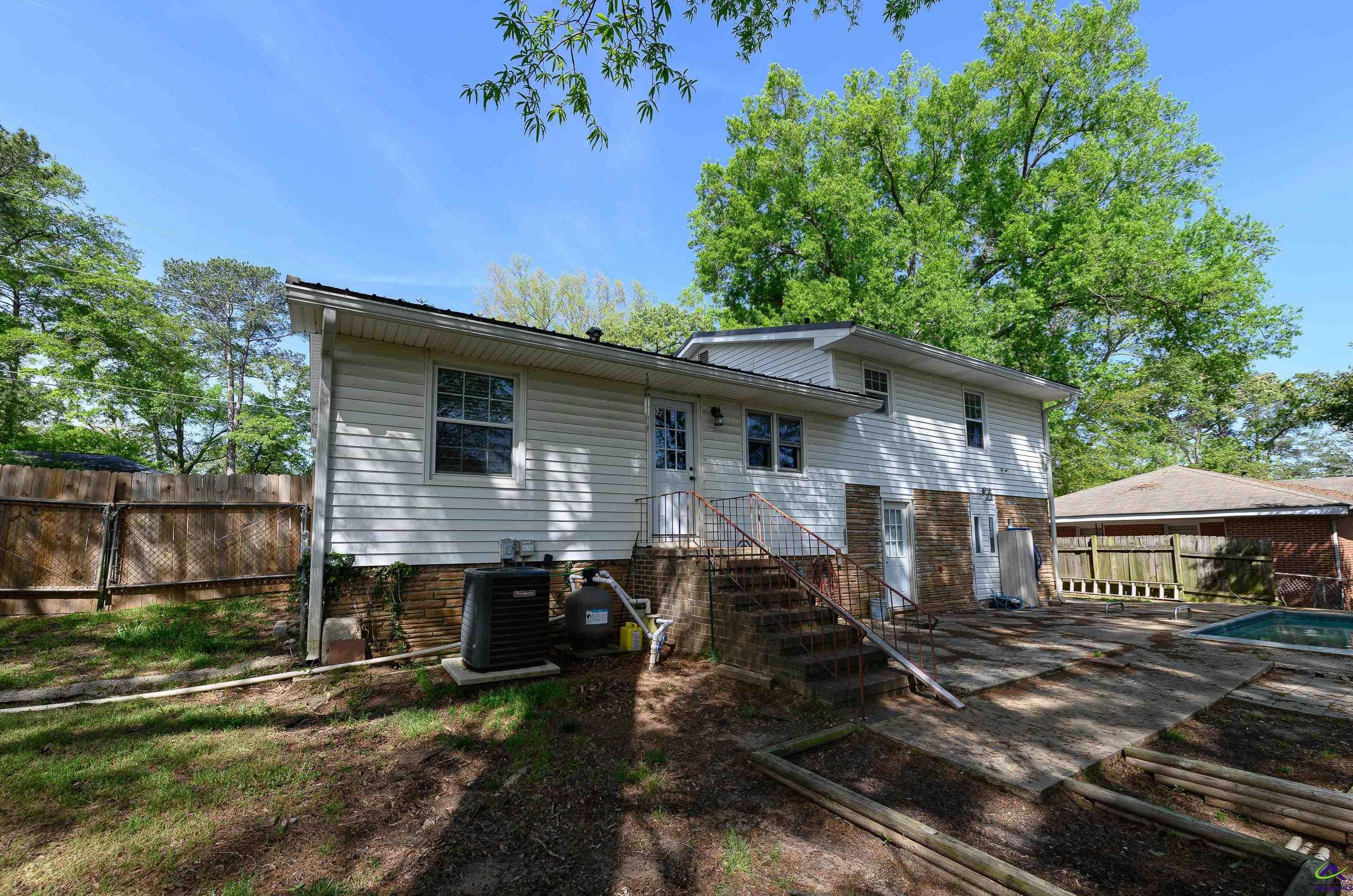 206 Kingsway Dr, Warner Robins GA  31088-4004 exterior